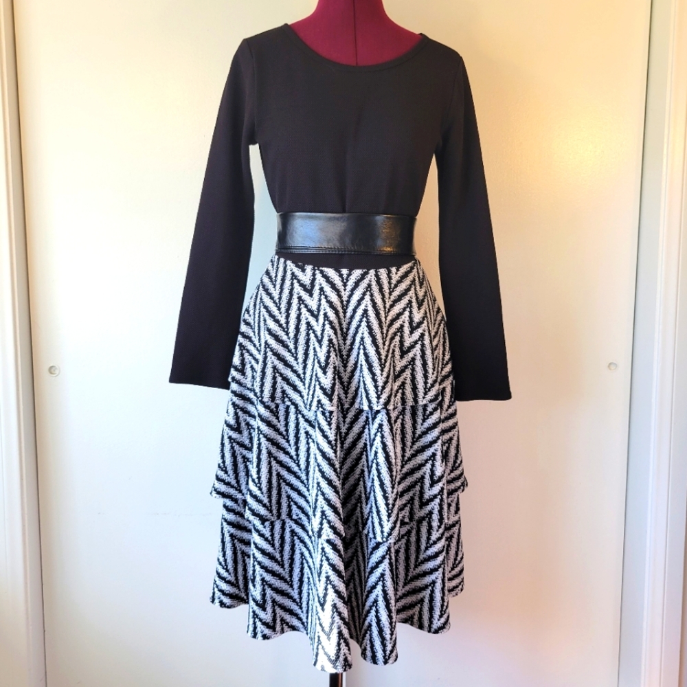 LULAROE blk and wht tiered dress NWOT